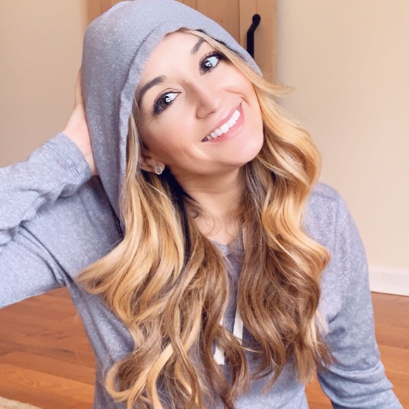 Meet your Posher, Cynthia - Picture 3 of 3